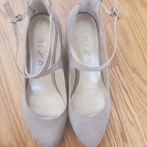Unisa Womens White Ankle Strap Heels Size 8.5